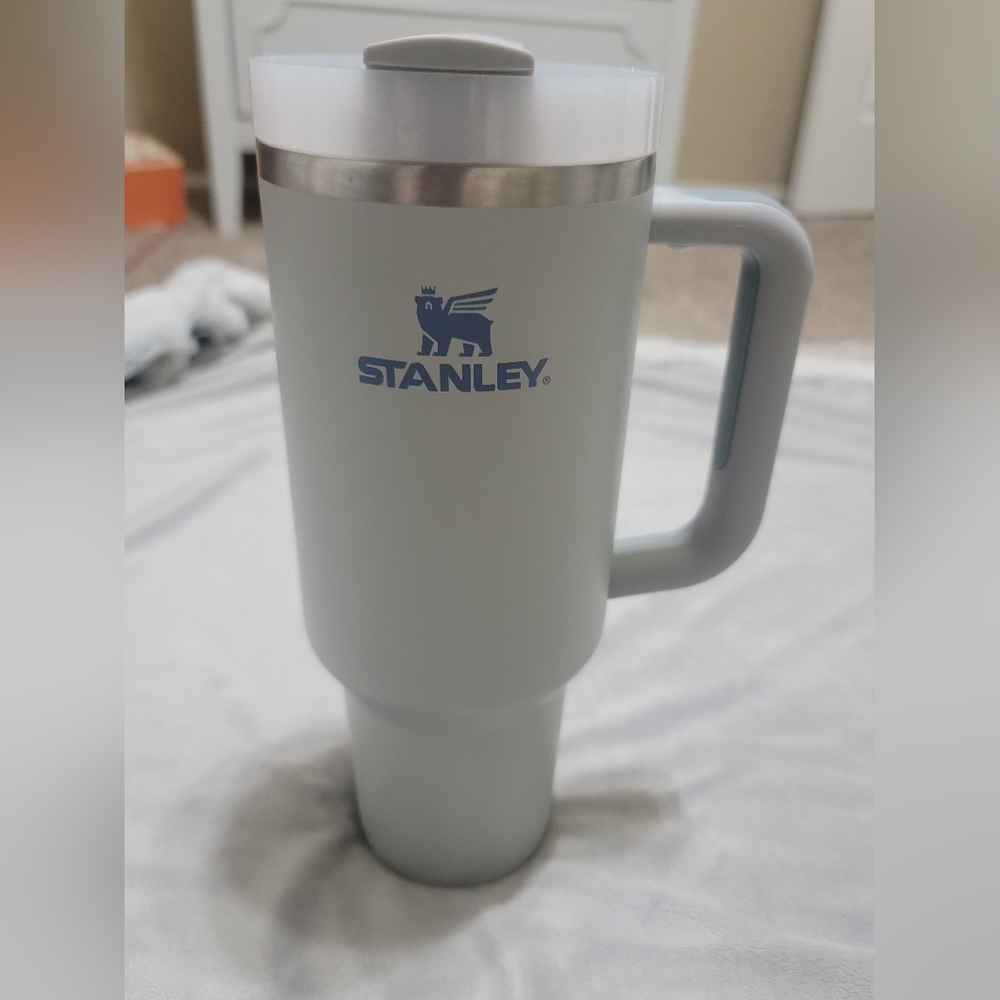 Stanley Insulated Travel Mug - Gray NO Straw